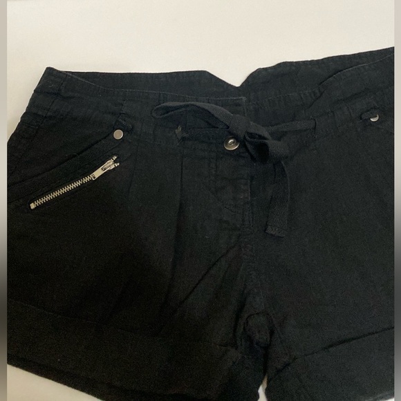 Max Rave Linen Shorts - Picture 2 of 13